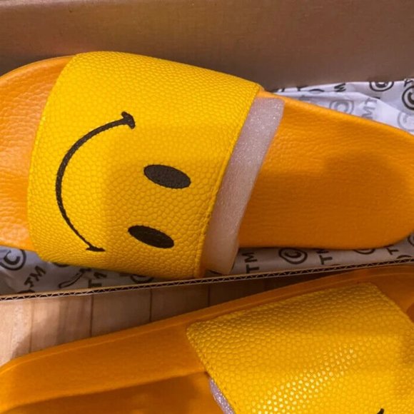 CHINATOWN MARKET CTM SMILEY YELLOW SLIDE CTMS250032 NEW with TAGS - Picture 5 of 8